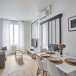 Center Of By Prestige , Paris Frankreich